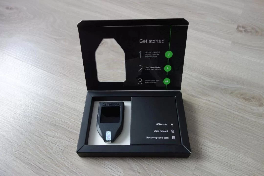 کیف پول سخت افزاری Trezor one